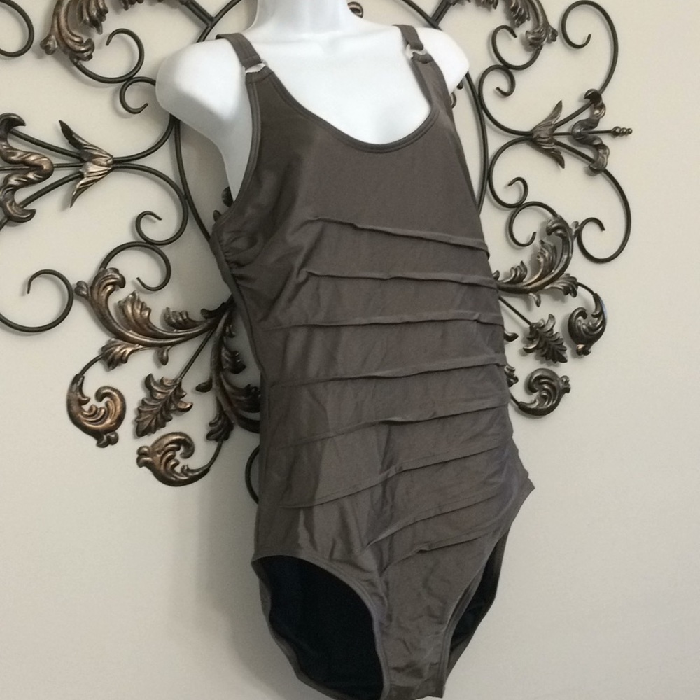 Calvin Klein flatter front touched one piece sz 18